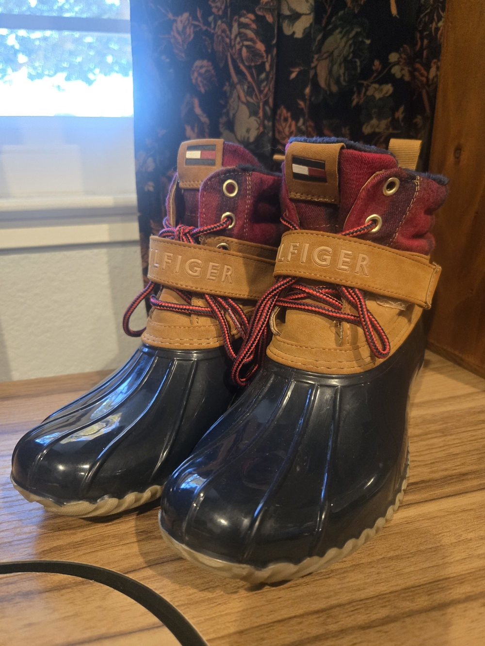 Tommy Hilfiger Womens Duck Boots Cozy Red Plaid Flannel Collar Signature
